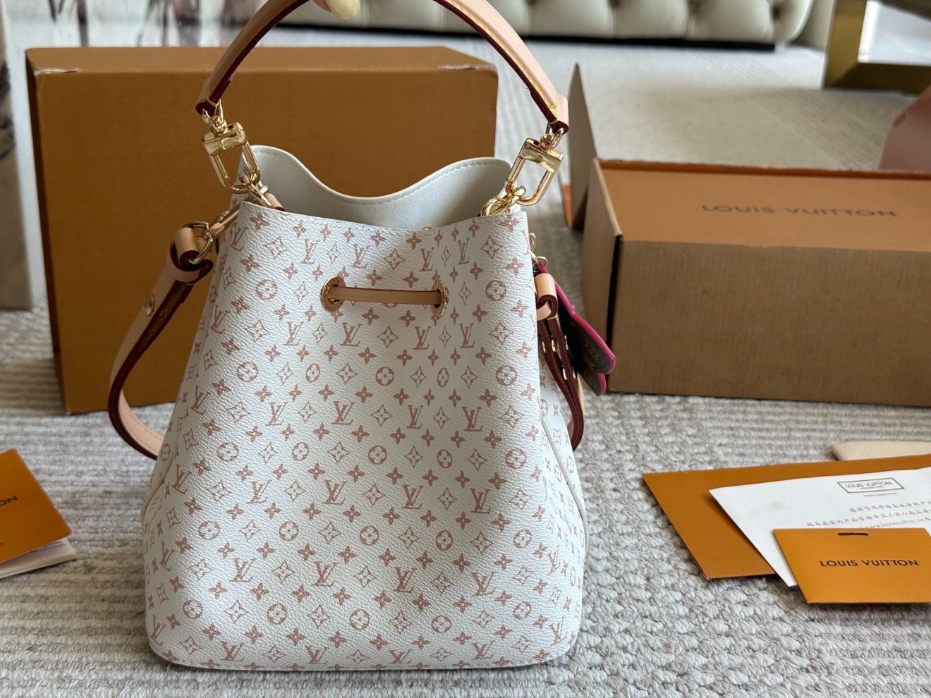 Louis Vuitton lv NéoNéo BB Bucket Bag -21 x 21 x 13CM - Image 4
