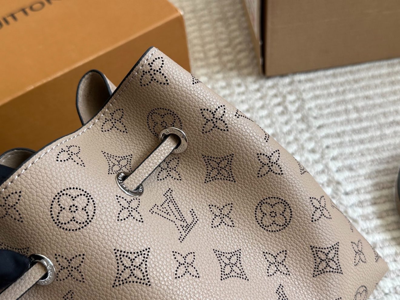 Louis Vuitton lv  Bella Tote Bag-22*18*14CM - Image 5