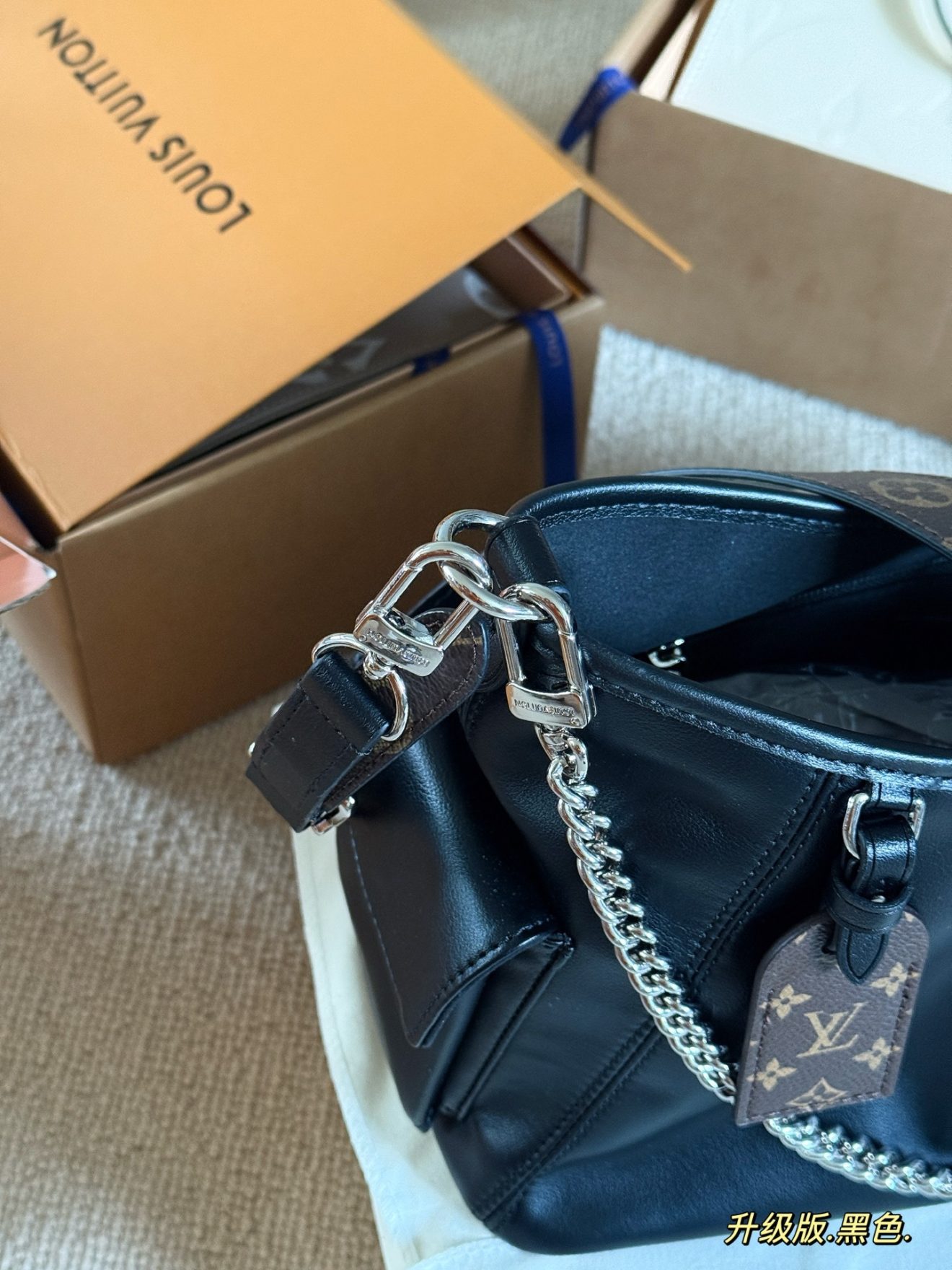LOUIS VUITTON lv  CARRYALL DARK PM 33*23*15cm - Image 8