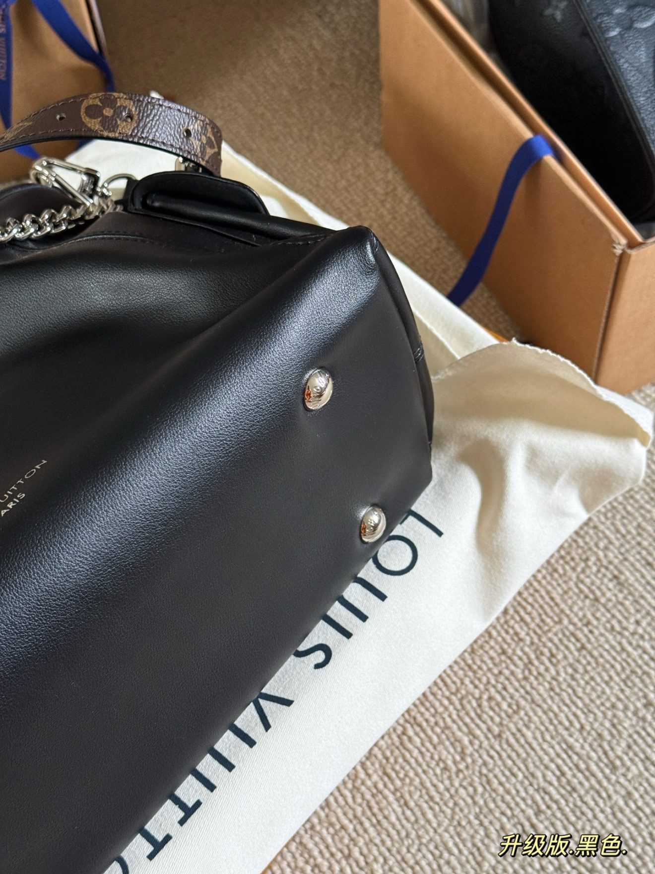 LOUIS VUITTON lv  CARRYALL DARK PM 33*23*15cm - Image 6