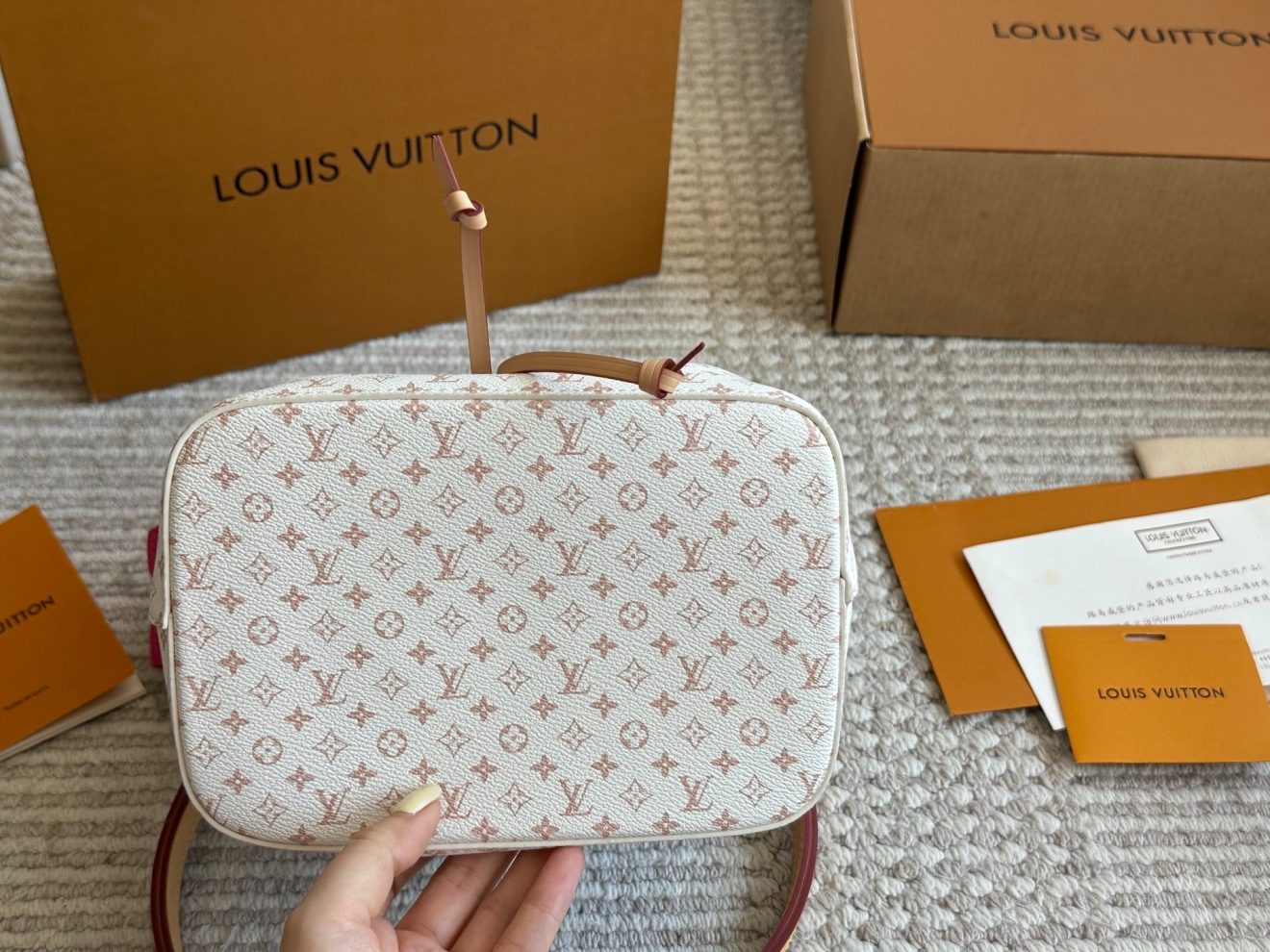 Louis Vuitton lv NéoNéo BB Bucket Bag -21 x 21 x 13CM - Image 9
