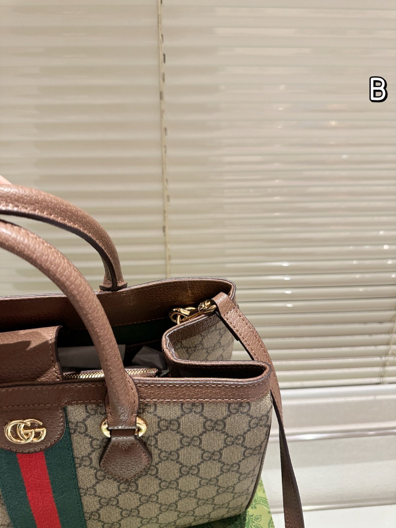 Gucci Ophidia GG Medium Tote 33x27.5x14.5cm - Image 3
