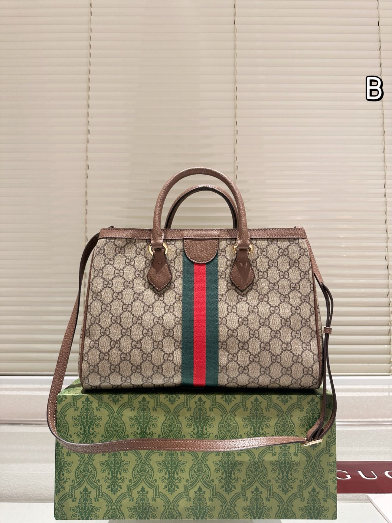 Gucci Ophidia GG Medium Tote 33x27.5x14.5cm - Image 4