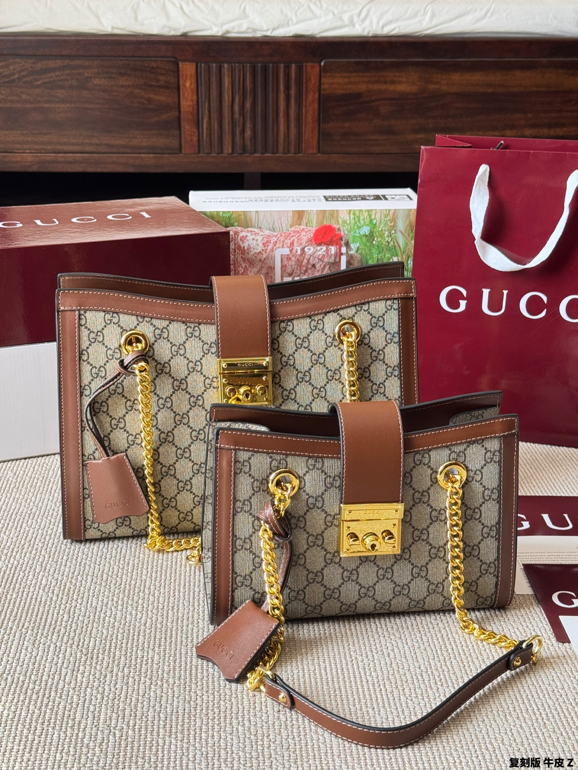 Gucci padlock  30*23cm, 25*18cm