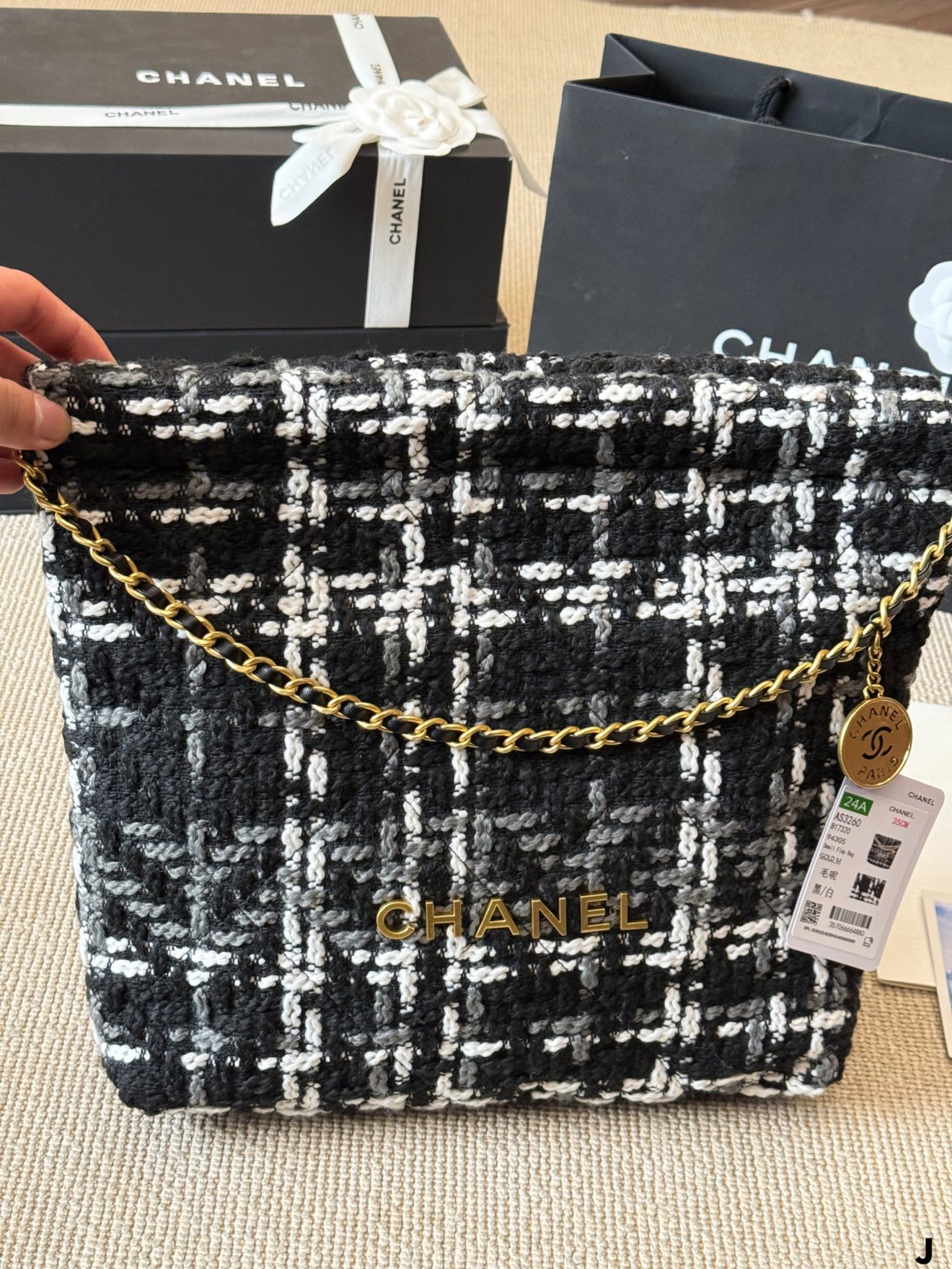 Chanel 22K Tweed Hobo Bag 33*35cm - Image 4