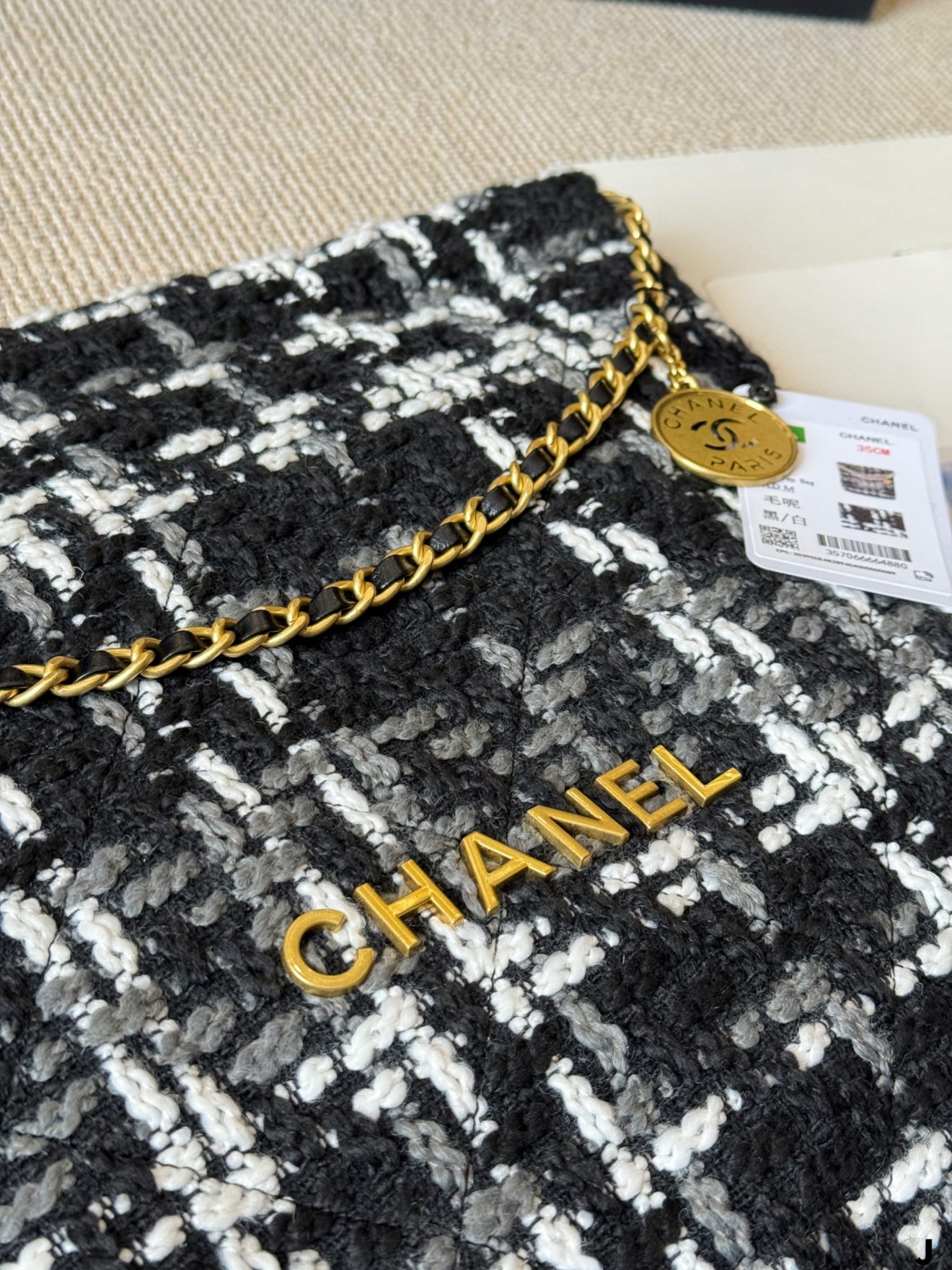 Chanel 22K Tweed Hobo Bag 33*35cm - Image 6