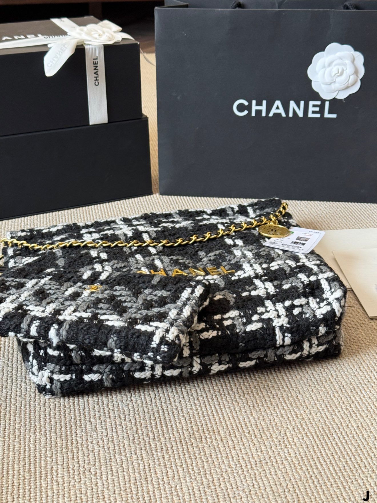 Chanel 22K Tweed Hobo Bag 33*35cm - Image 8