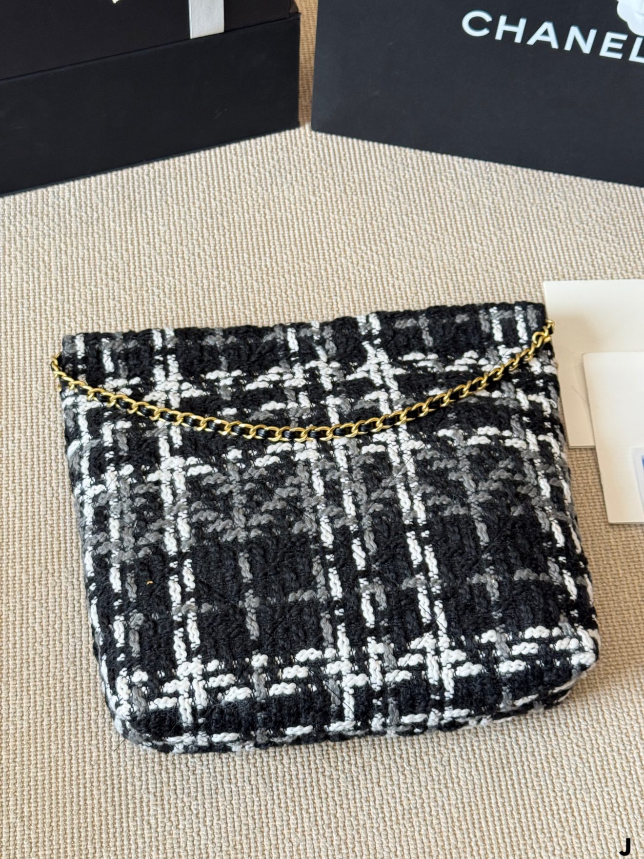 Chanel 22K Tweed Hobo Bag 33*35cm - Image 9
