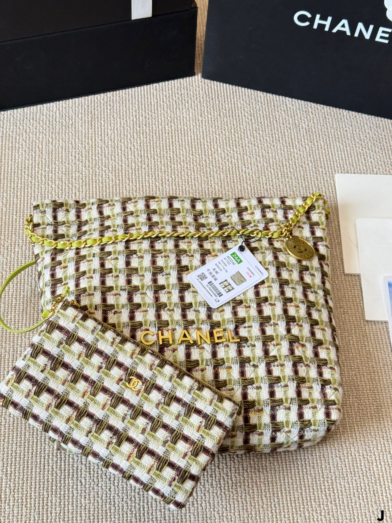 Chanel 22K Tweed Hobo Bag - Image 4