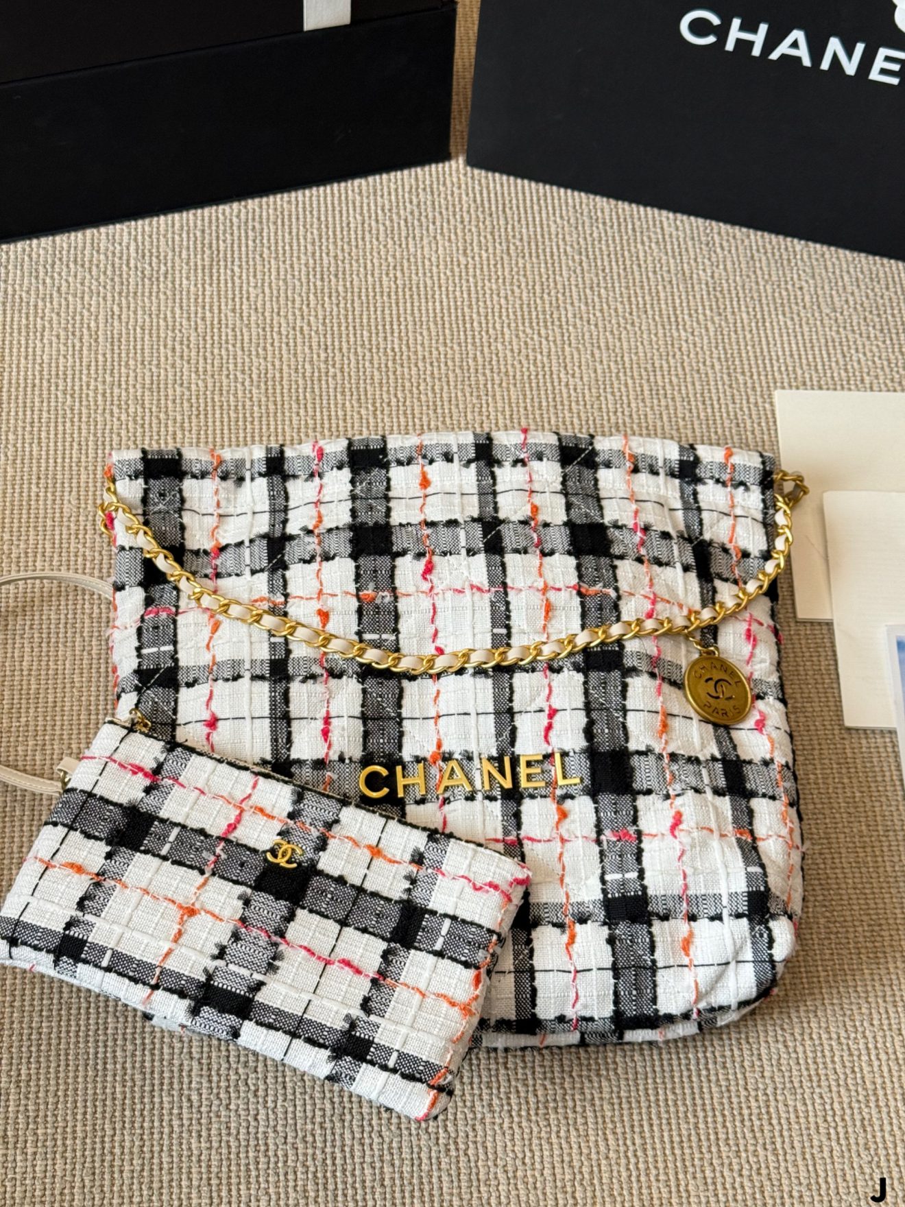 Chanel 22K Tweed Hobo Bag - Image 6