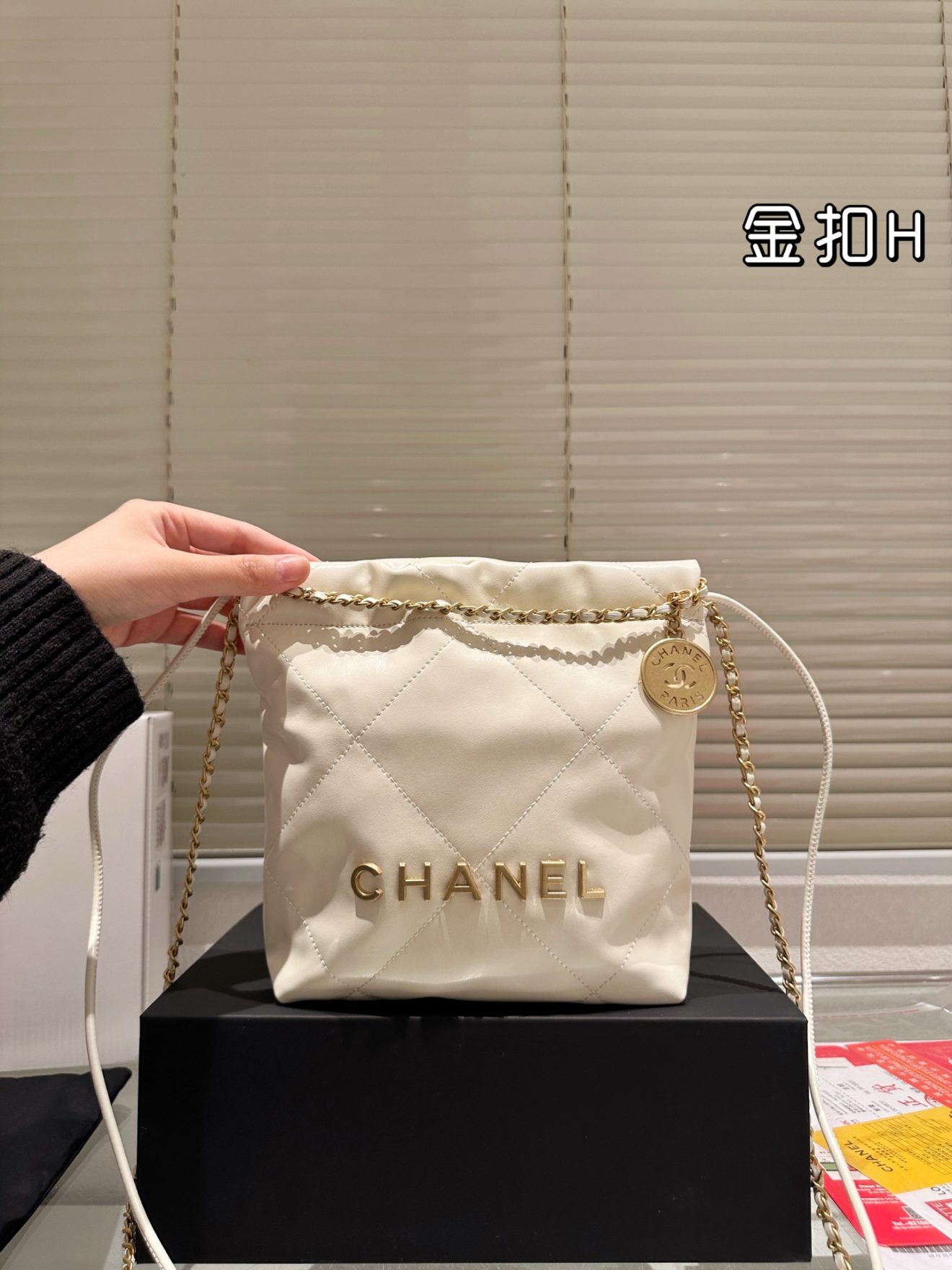 chanel 22 bag mini 20x19x6cm - Image 14