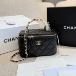 chanel lamb skin vanity 9.5*17*8cm