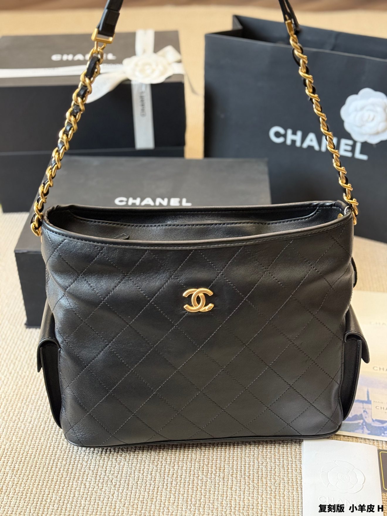 chanel hobo lamb skin 30 *22cm - Image 9