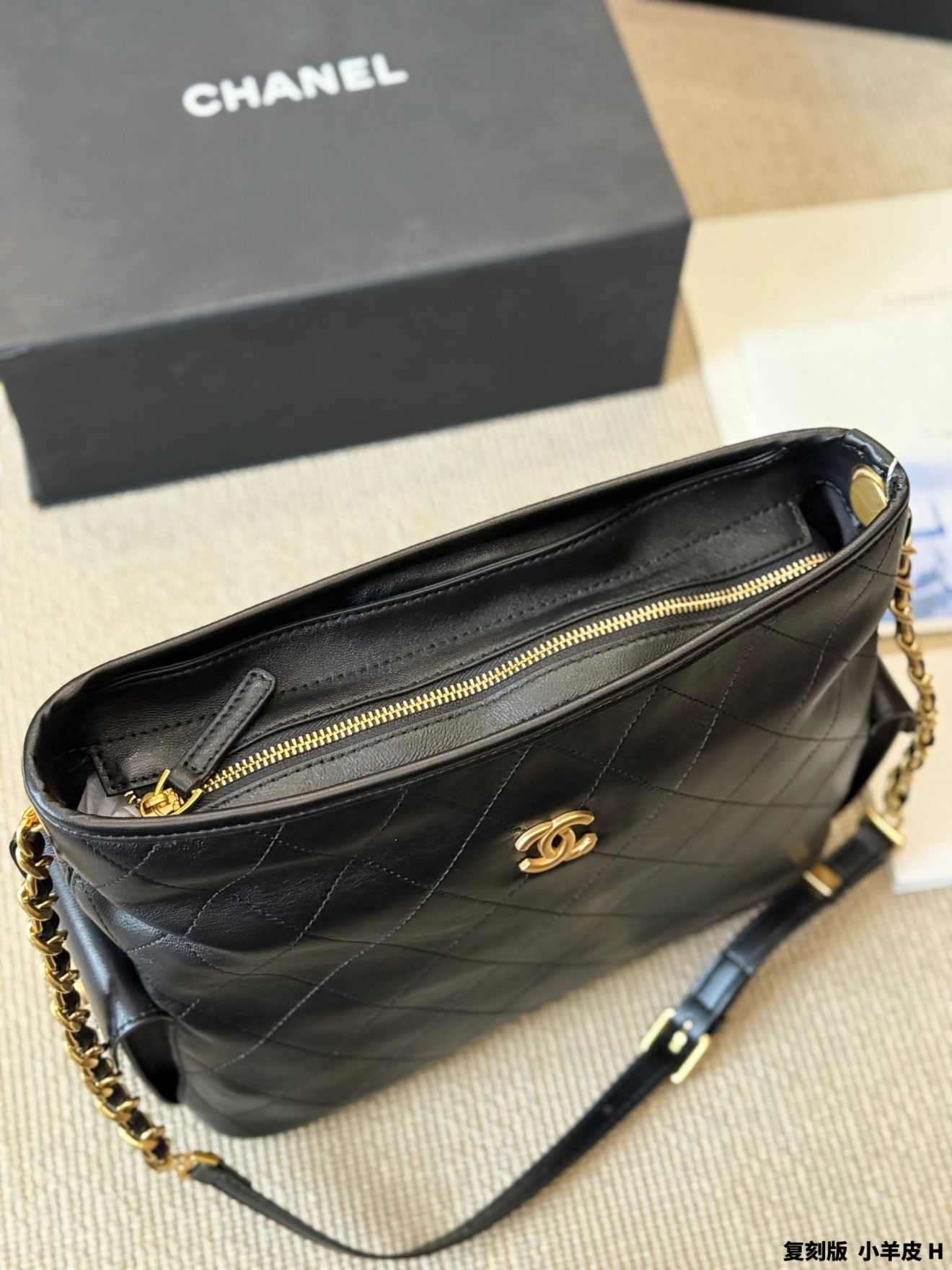 chanel hobo lamb skin 30 *22cm - Image 2