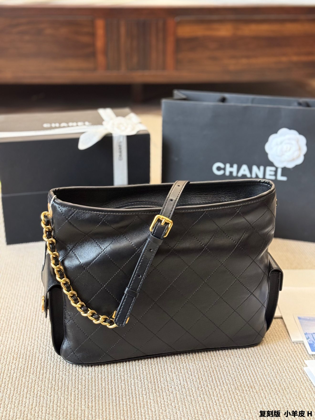 chanel hobo lamb skin 30 *22cm - Image 4