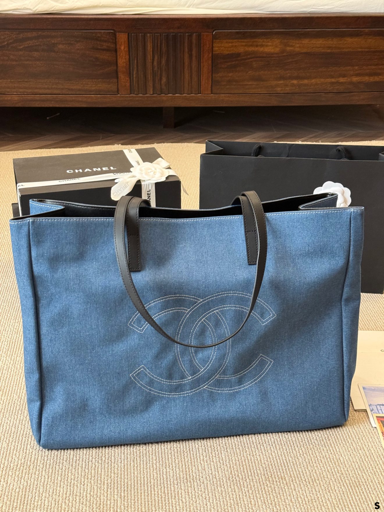 chanel denim tote 43*33cm - Image 8
