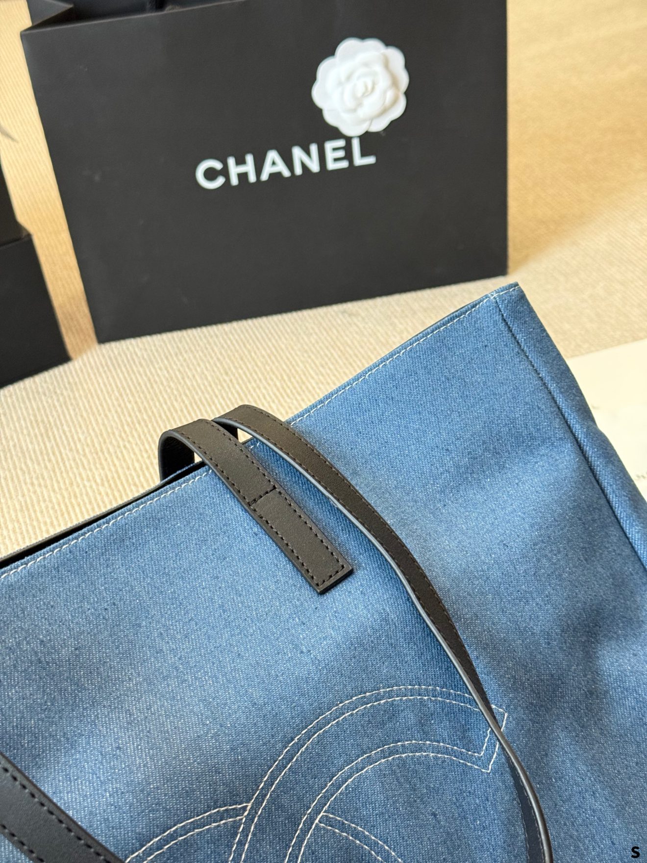 chanel denim tote 43*33cm - Image 5