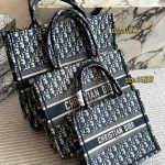 Dior tote monogram