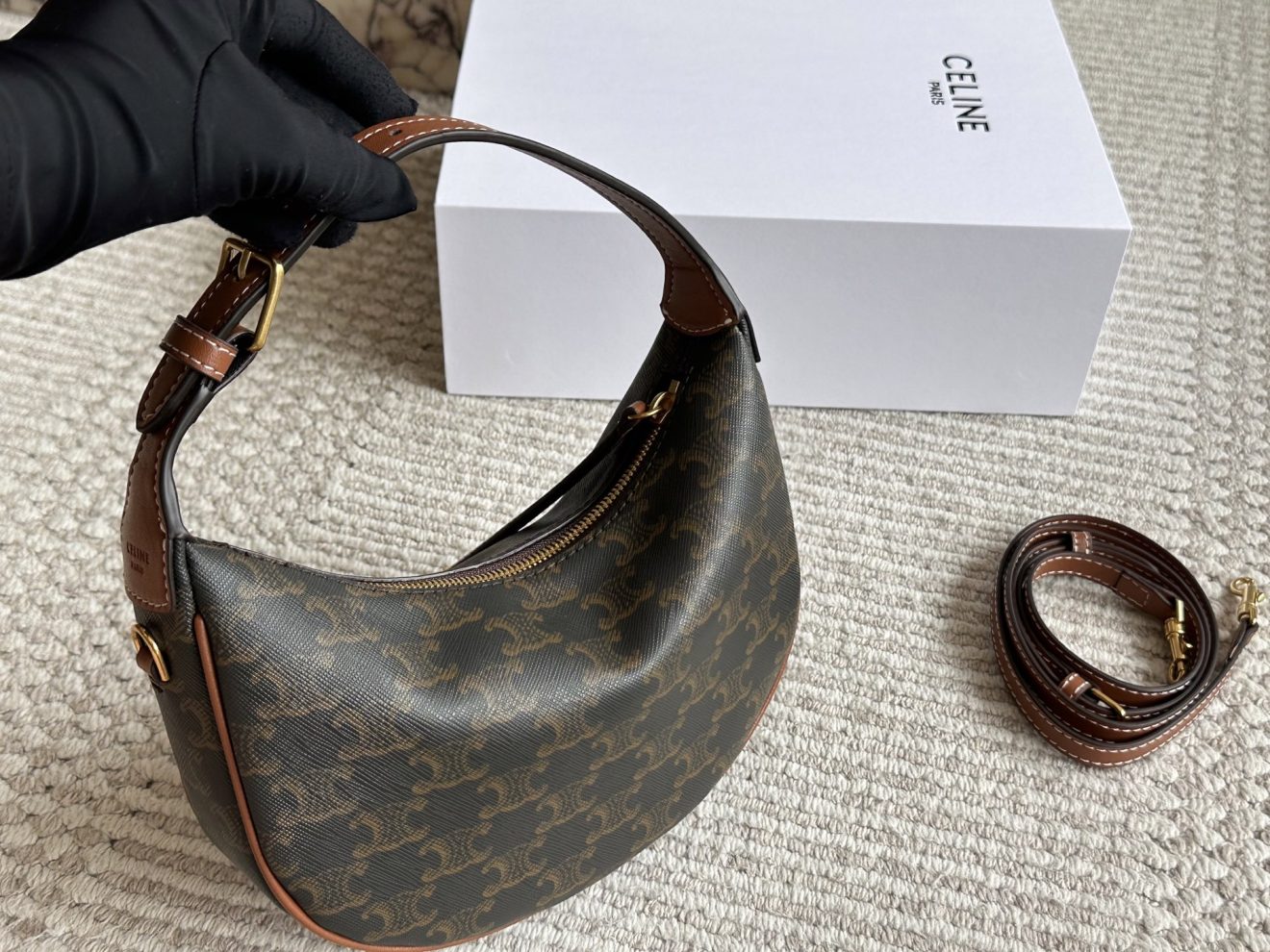 Celine shoulder bags 23*14cm - Image 3