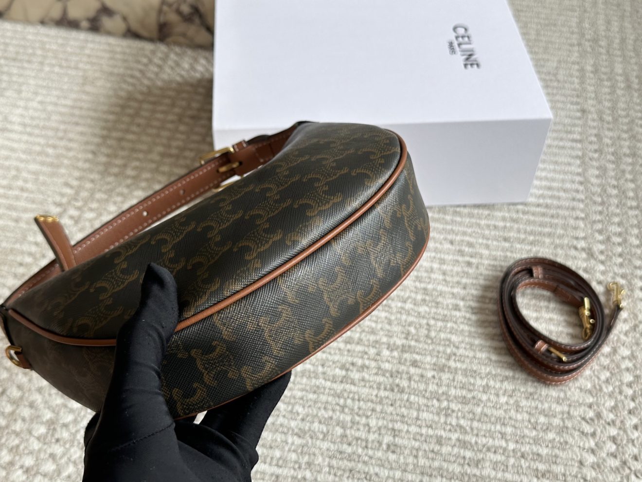 Celine shoulder bags 23*14cm - Image 4