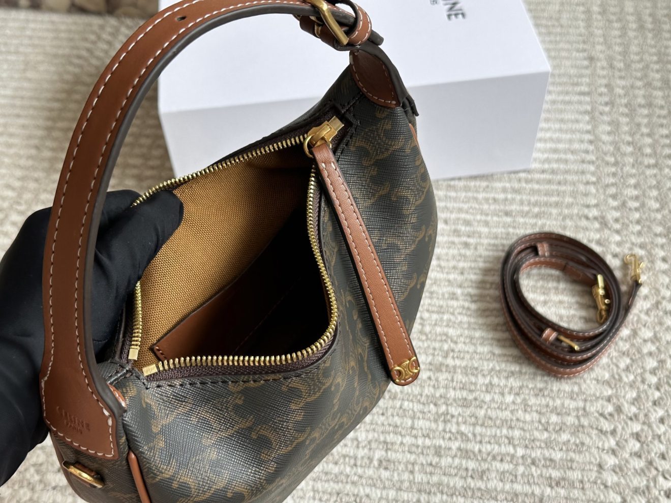 Celine shoulder bags 23*14cm - Image 6