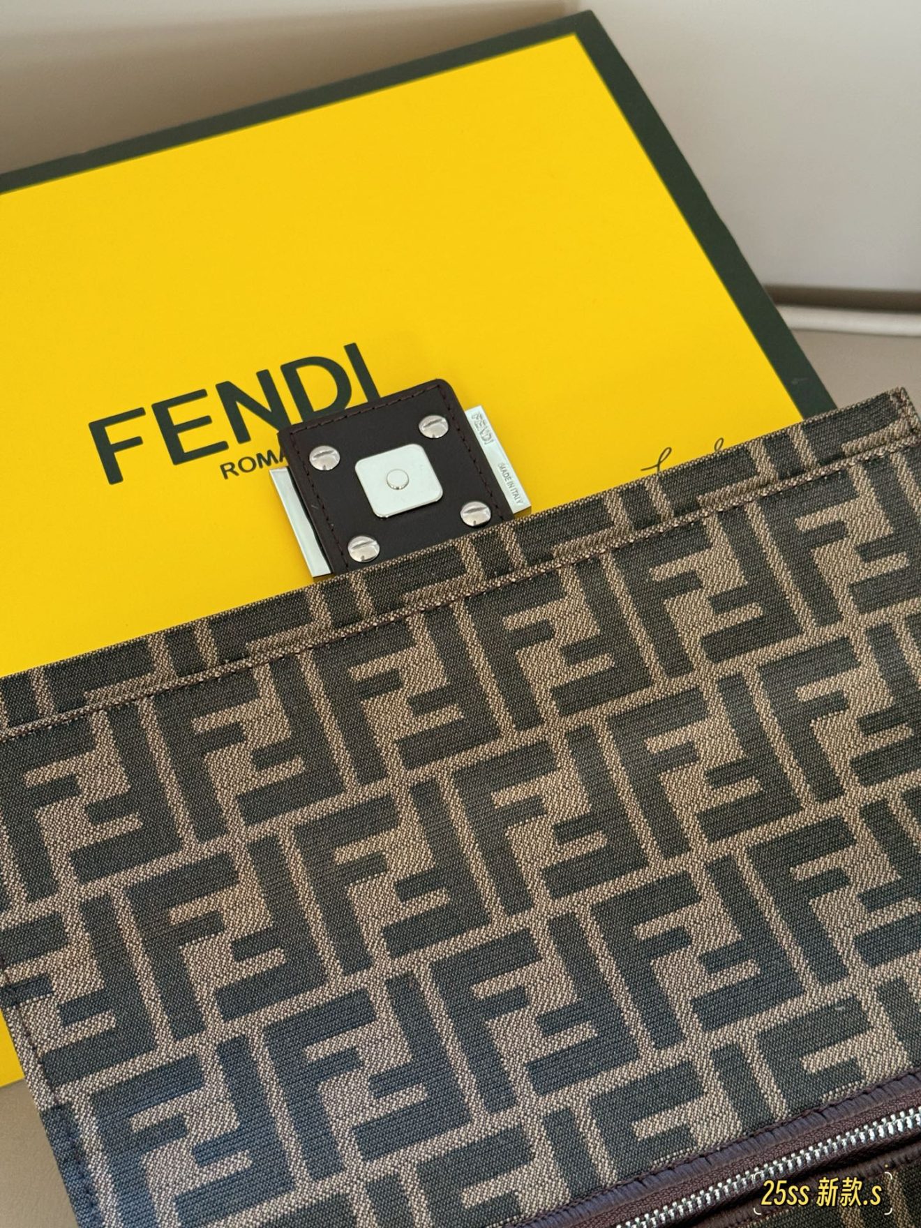 Fendi monogrammed Baguette bag 25*15cm - Image 15