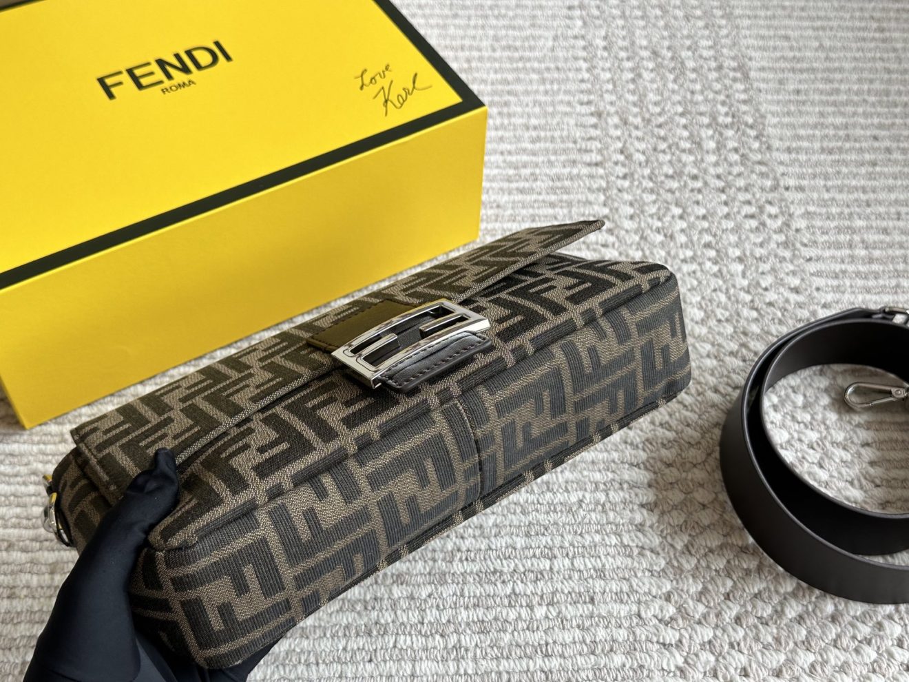 Fendi monogrammed Baguette bag 25*15cm - Image 5