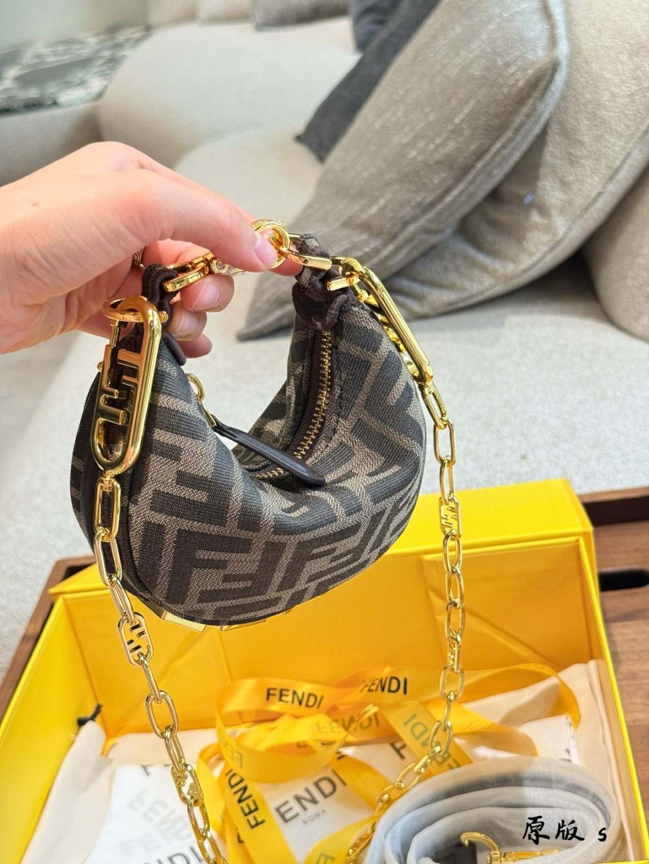 Fendi graphy handbag 16.5X14X5cm - Image 7