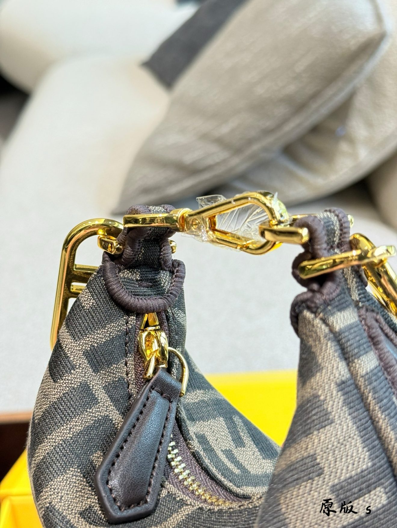 Fendi graphy handbag 16.5X14X5cm - Image 3