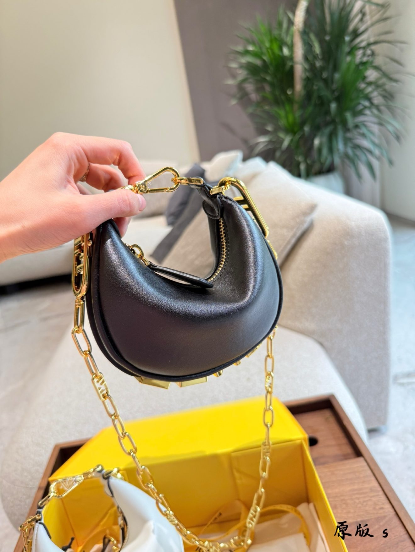 Fendi nano graphy handbag 18*12cm - Image 8