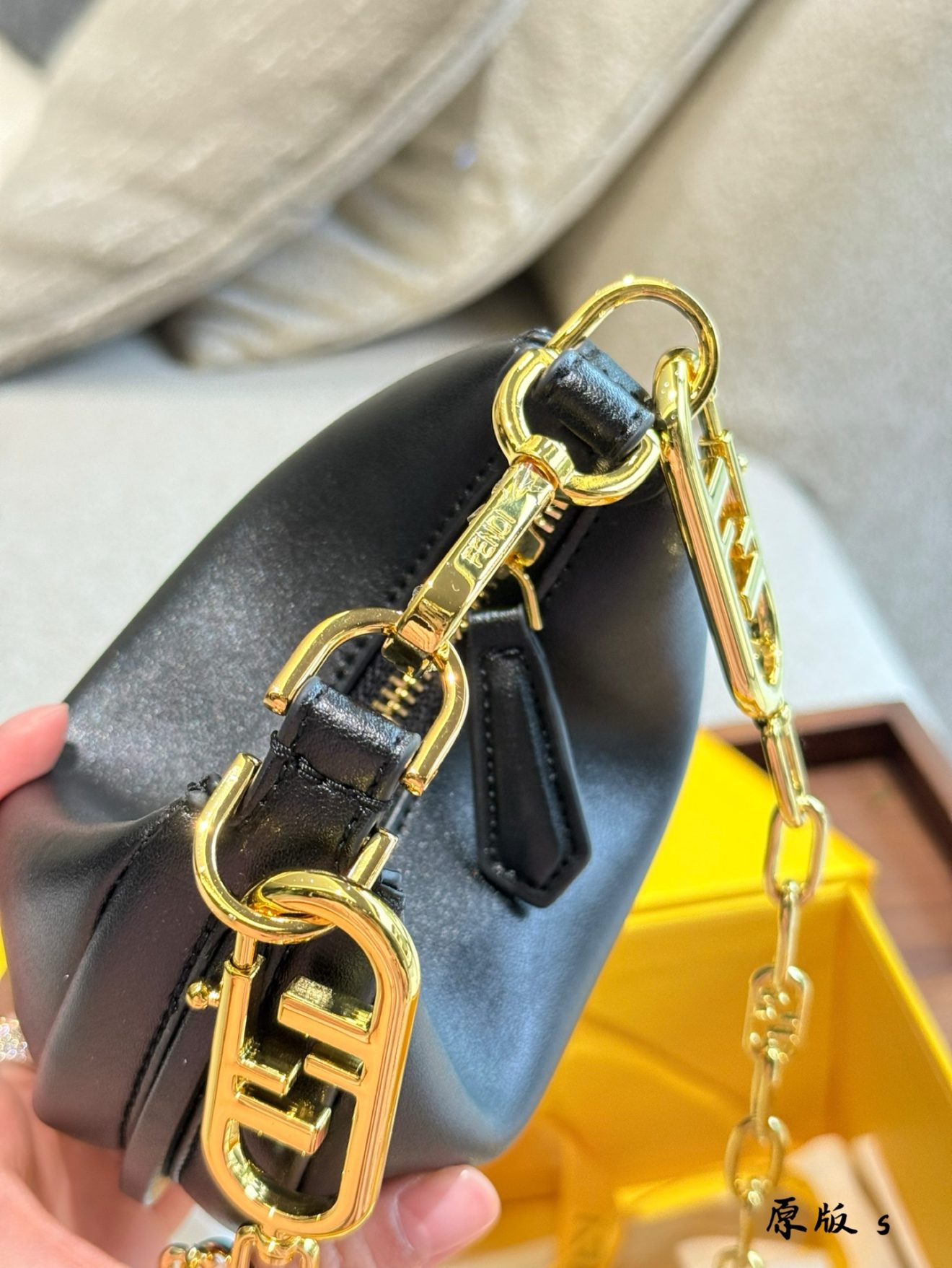 Fendi nano graphy handbag 18*12cm - Image 9