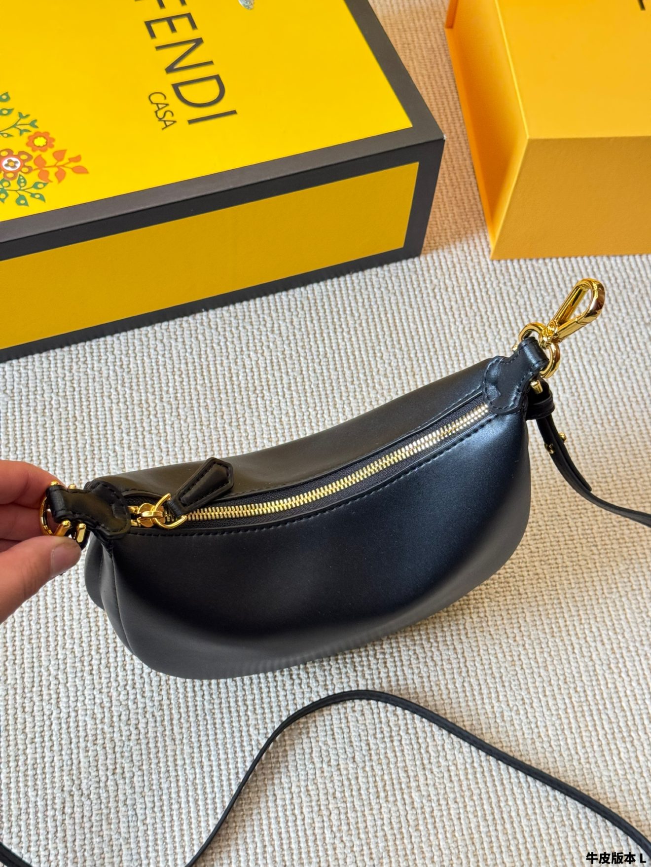 Fendi nano graphy handbag 18*12cm - Image 2