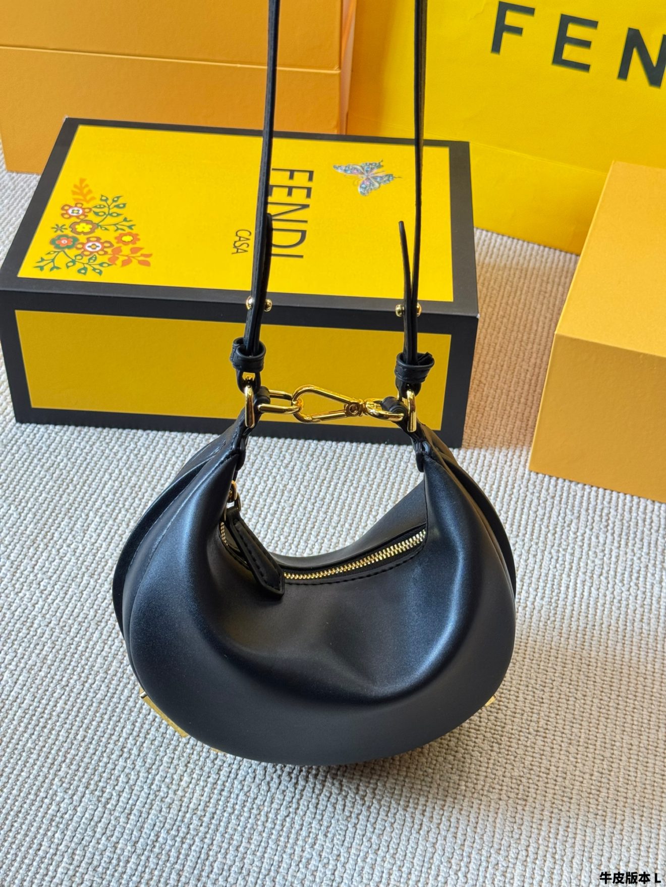 Fendi nano graphy handbag 18*12cm - Image 3