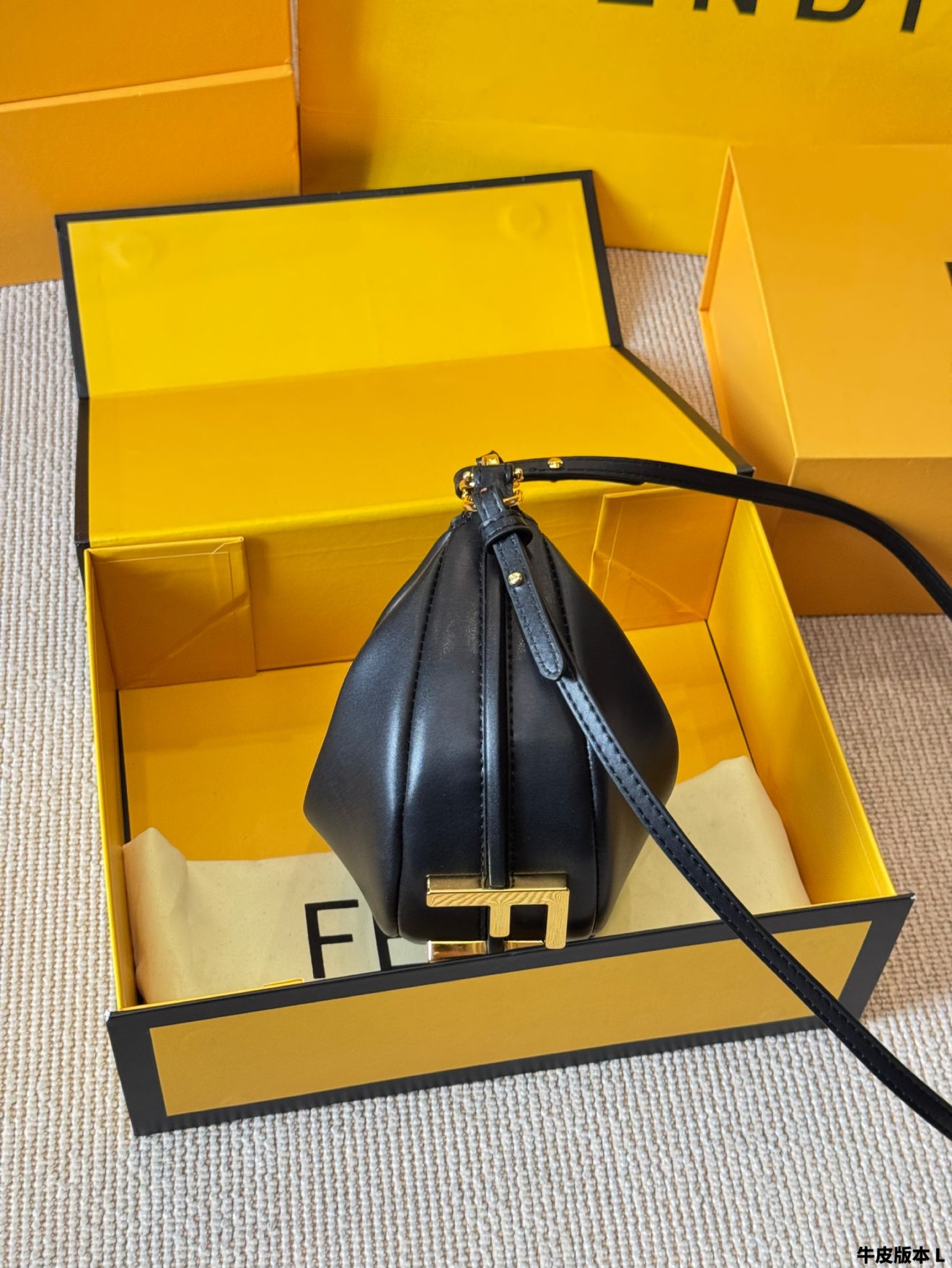 Fendi nano graphy handbag 18*12cm - Image 4