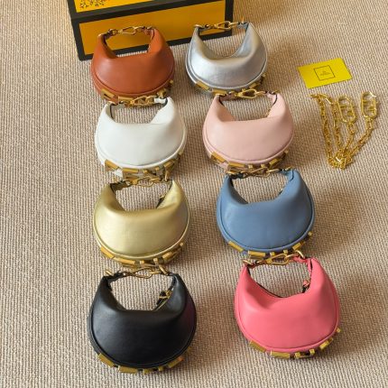 Fendi nano graphy handbag 18*12cm