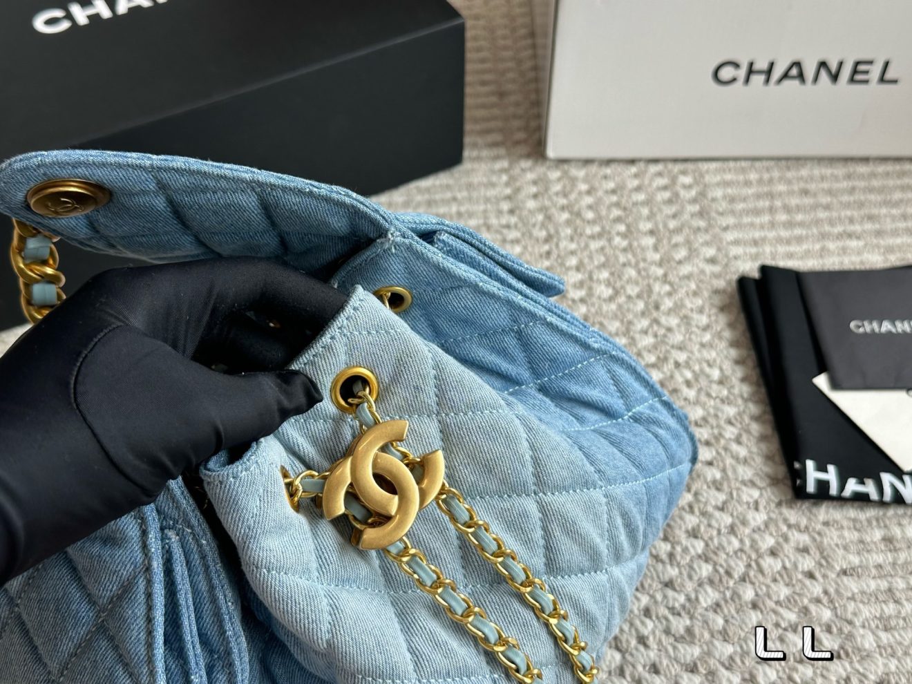 CH@NEL 25 Suede Bag Denim Small 26x19cm - Image 3
