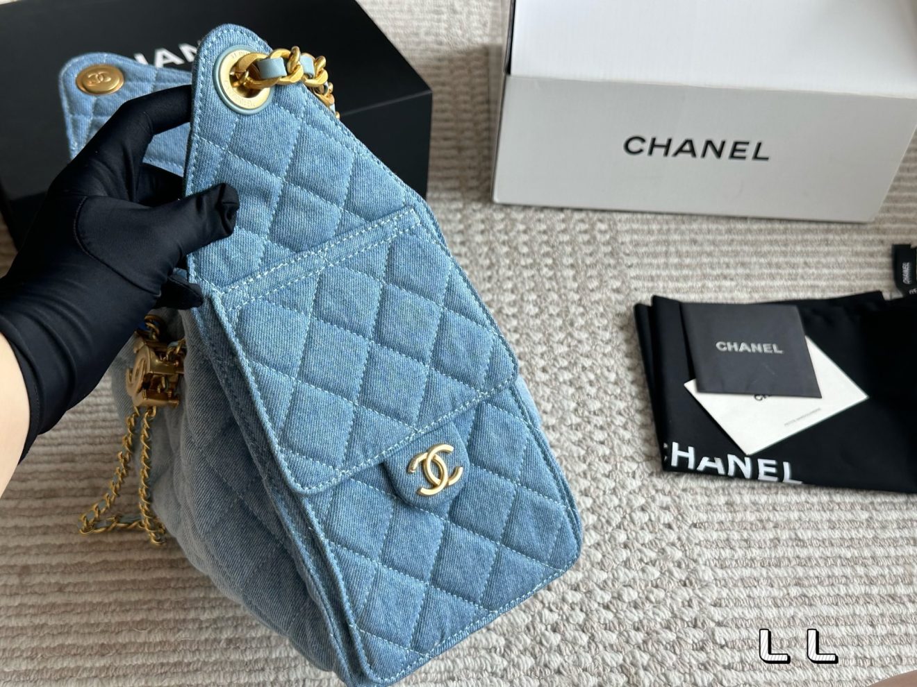 CH@NEL 25 Suede Bag Denim Small 26x19cm - Image 4