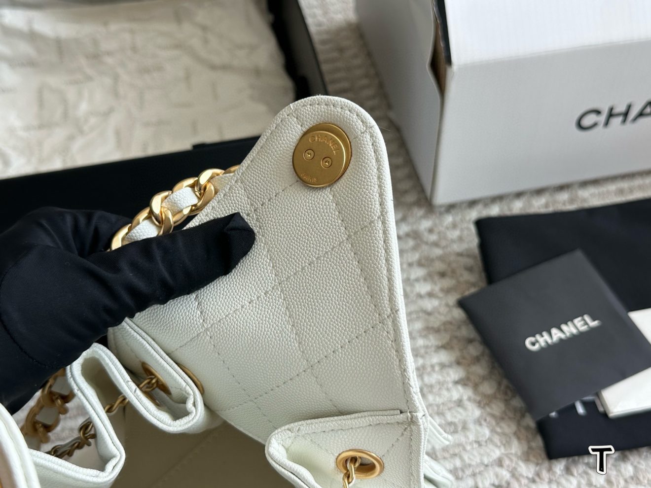 CHANEL 25 Suede Hobo Cream Small 26x30cm - Image 9