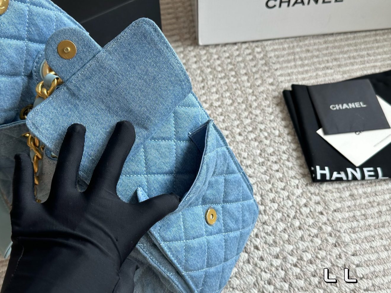 CH@NEL 25 Suede Bag Denim Small 26x19cm - Image 8