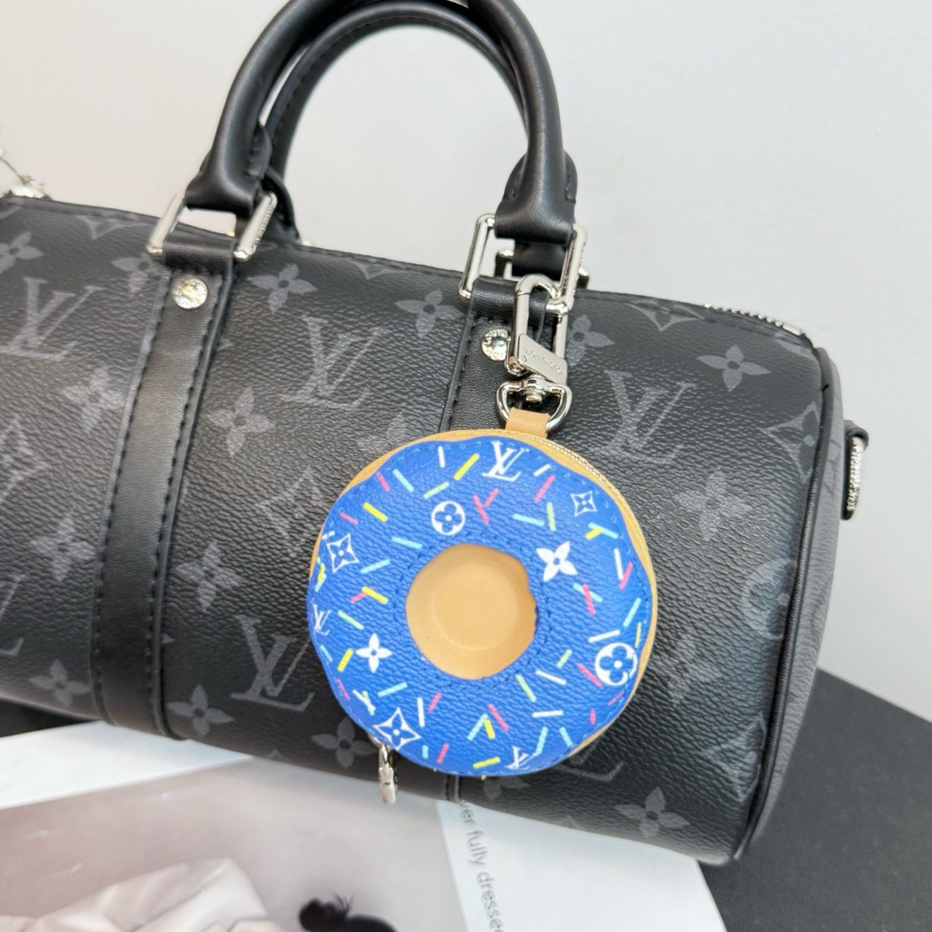LOUIS VUITTON lv Charm - Image 3