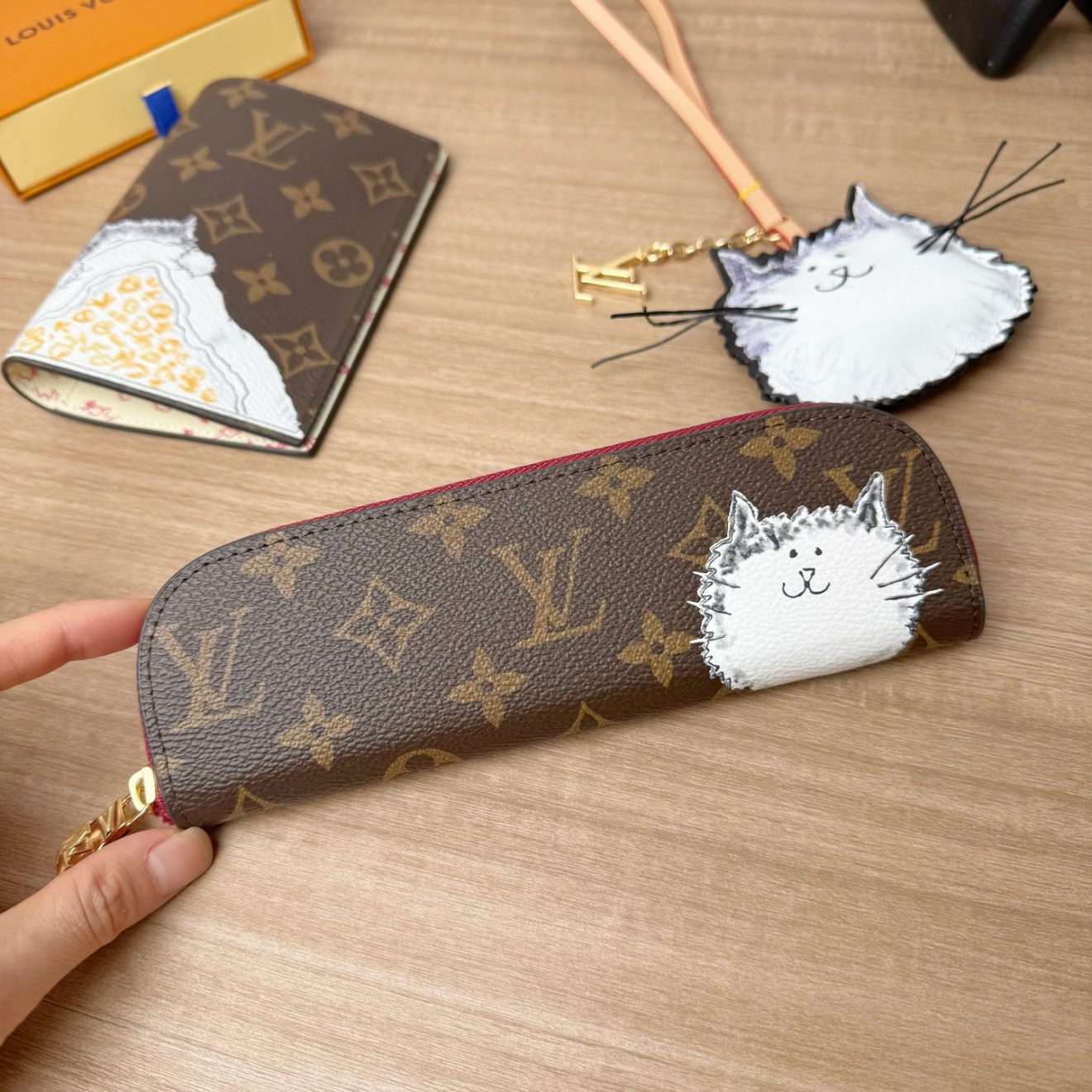 LOUIS VUITTON lv Charm - Image 3