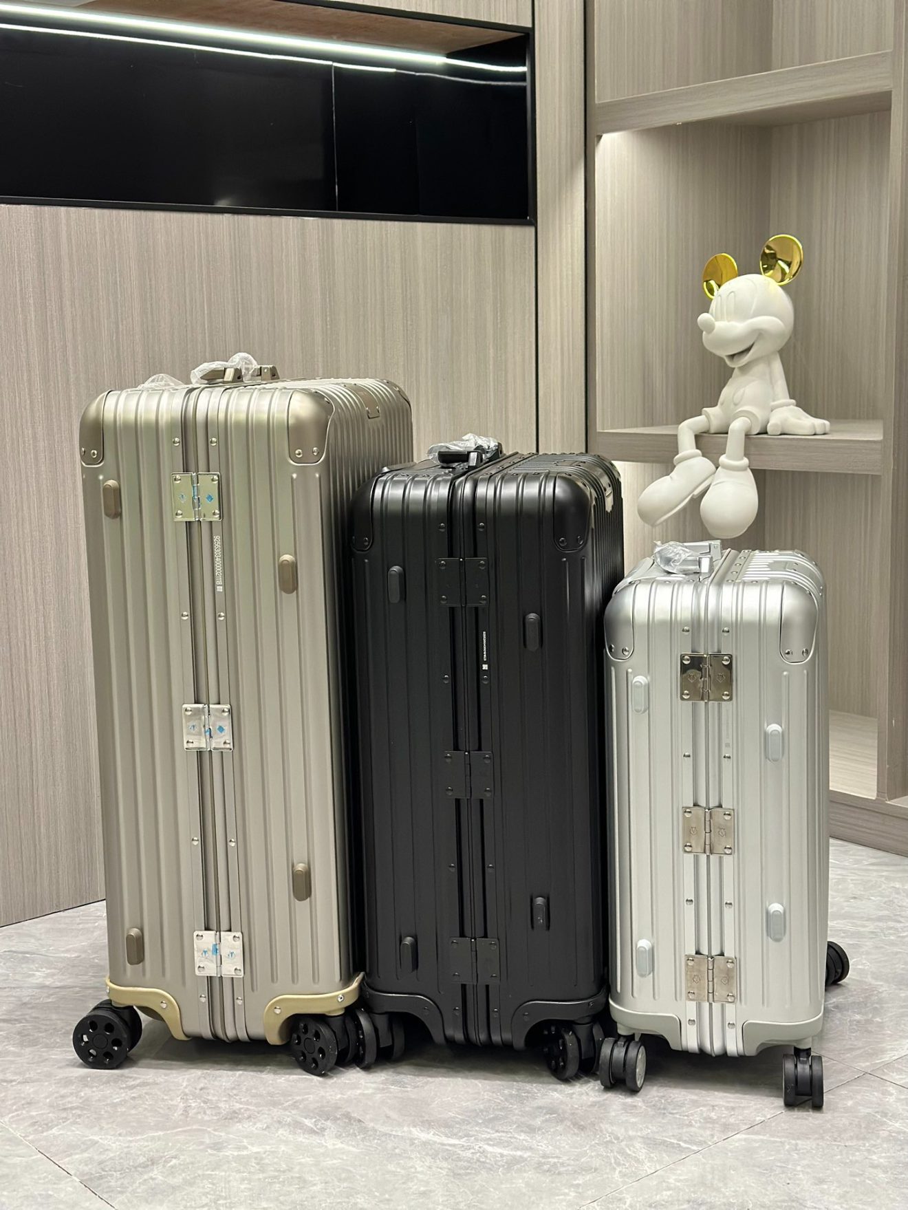 RIMOWA Suitcase - Image 7