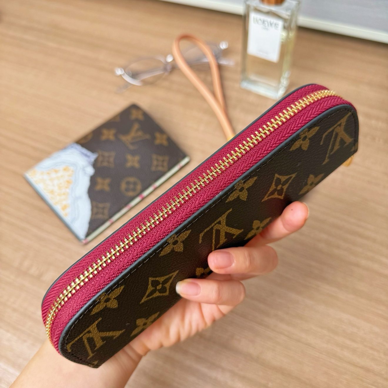LOUIS VUITTON lv Charm - Image 6
