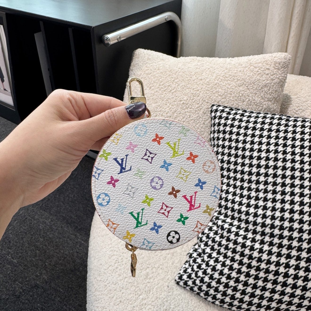 LOUIS VUITTON lv  Charm - Image 10