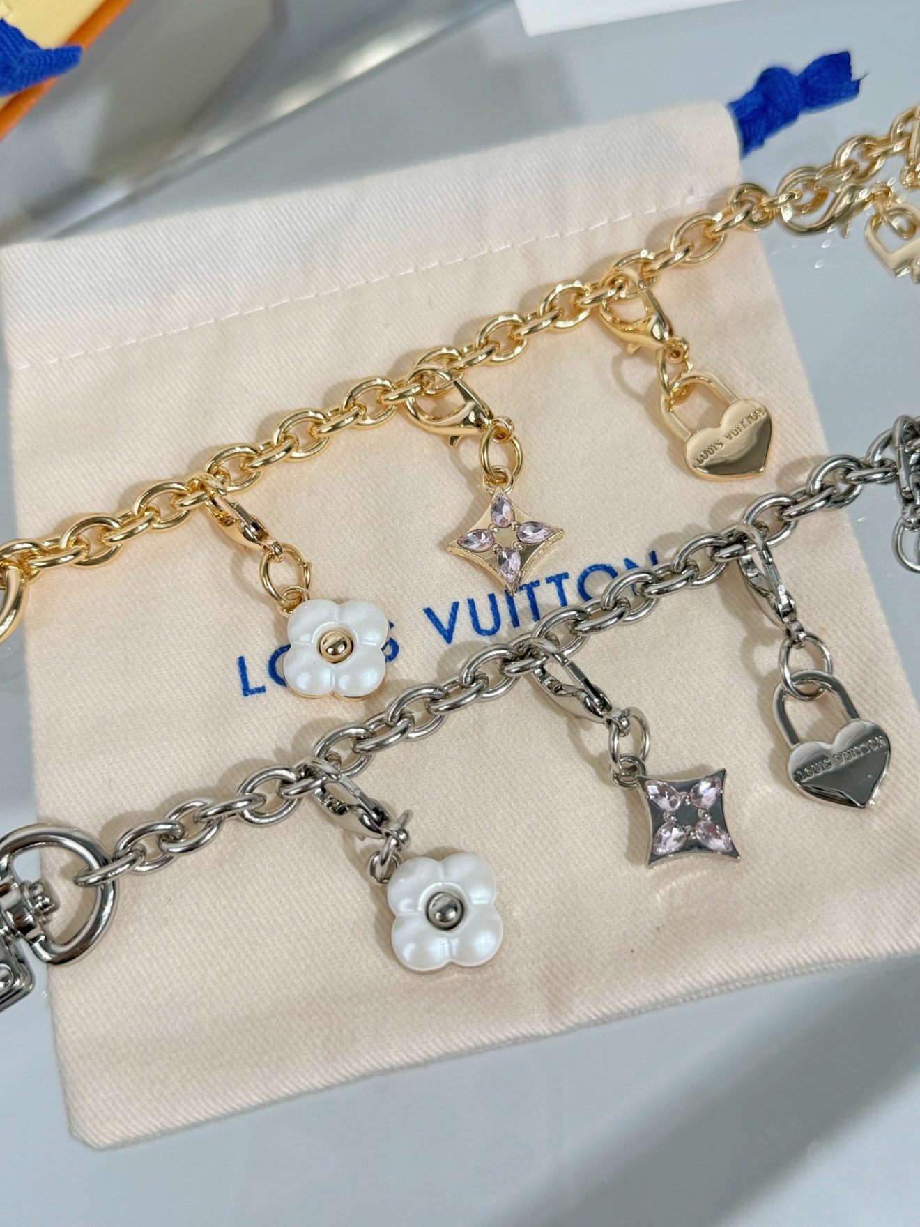 LOUIS VUITTON lv Charm - Image 5