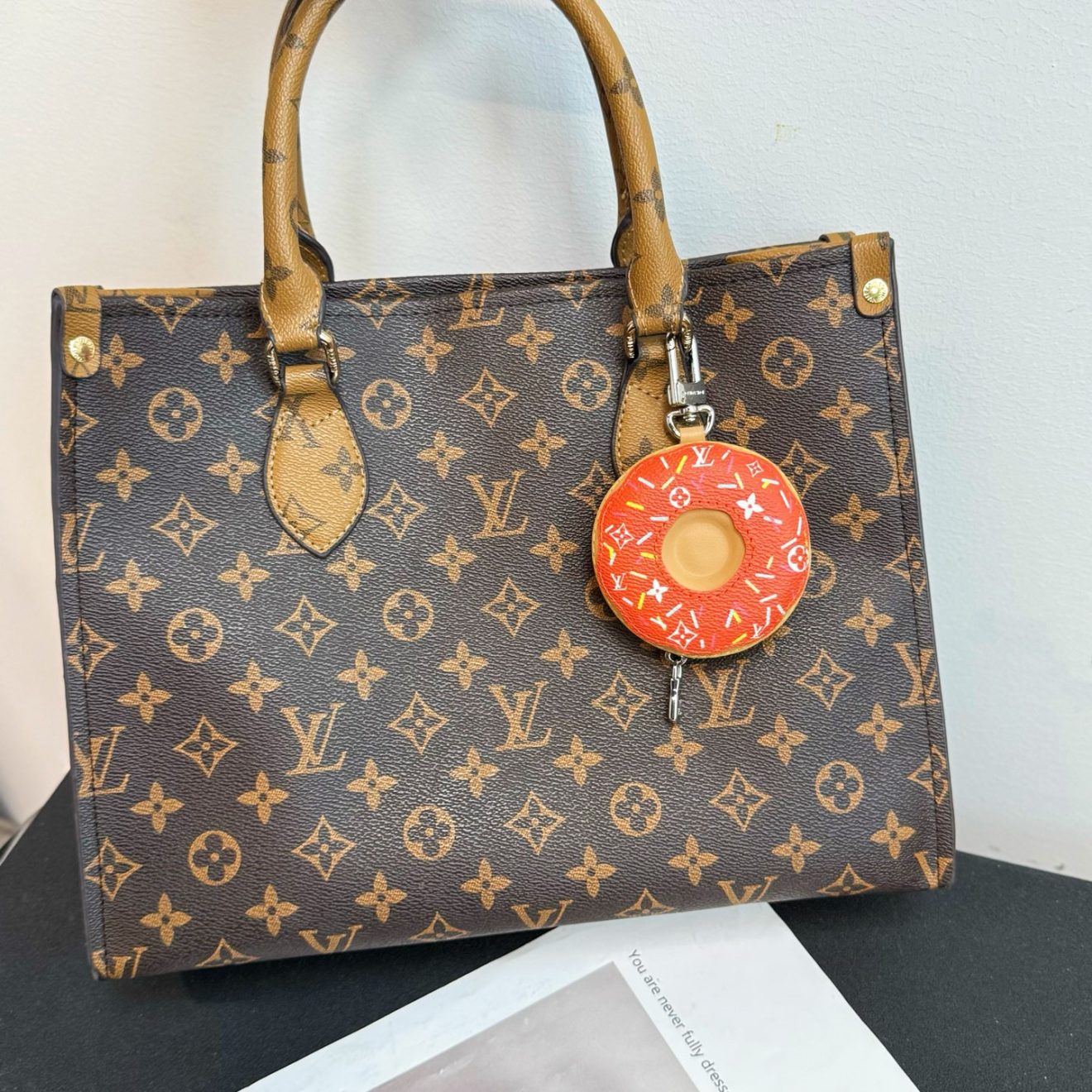 LOUIS VUITTON lv Charm - Image 5