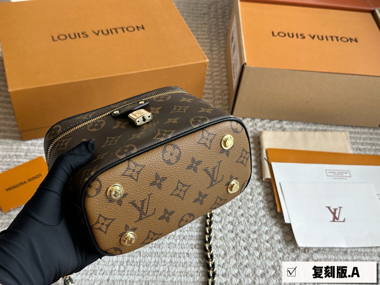 LOUIS VUITTON lv Vanity 25s size 19x14cm - Image 6