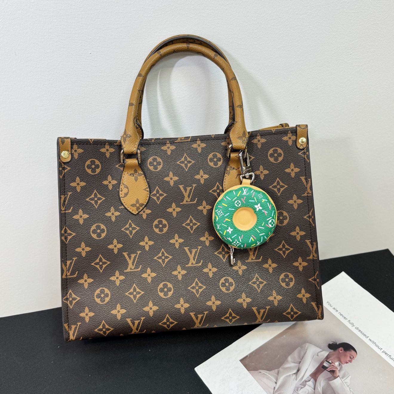LOUIS VUITTON lv Charm - Image 6