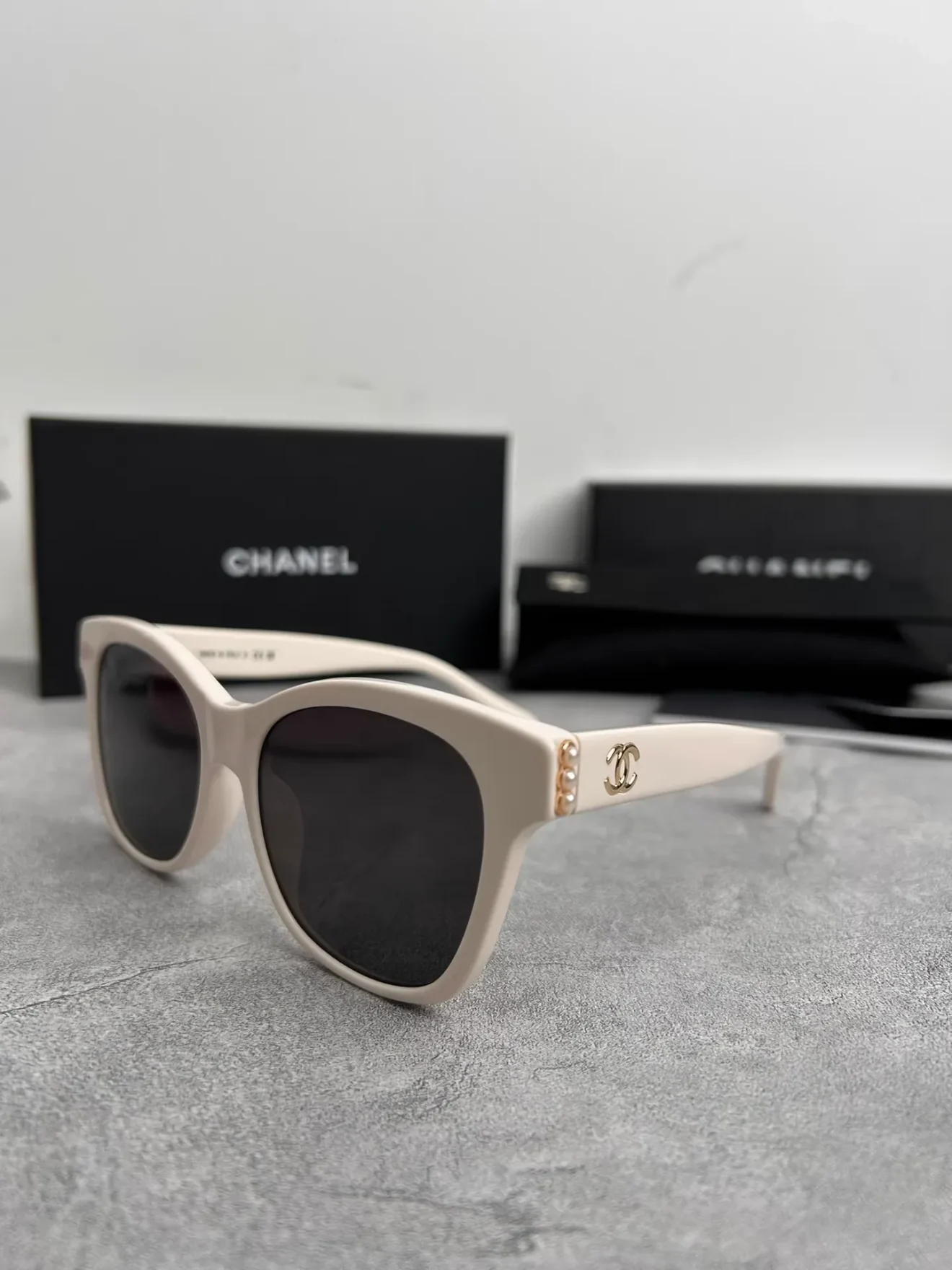 CHANEL sunglass 5482-H - Image 3