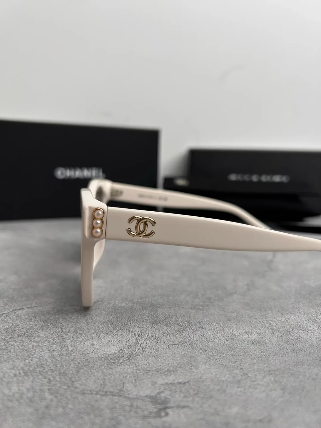 CHANEL sunglass 5482-H - Image 4